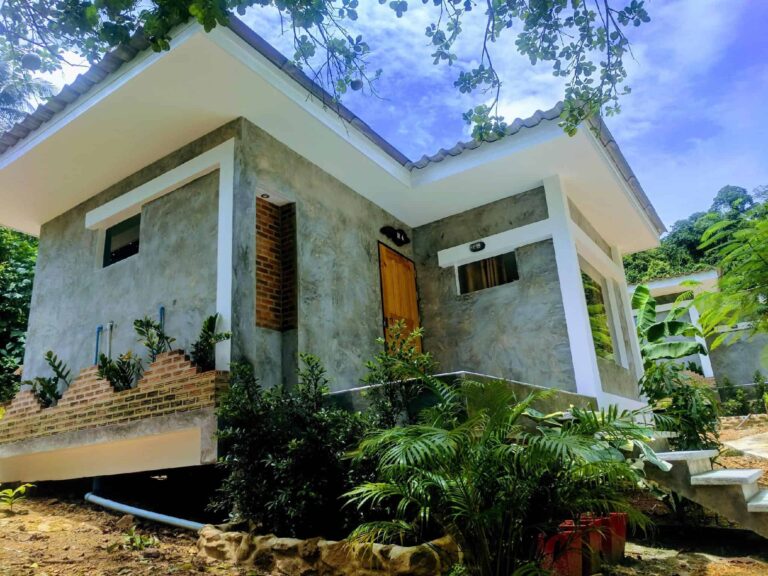 Sunshine on the rock, Koh Kood, Trat